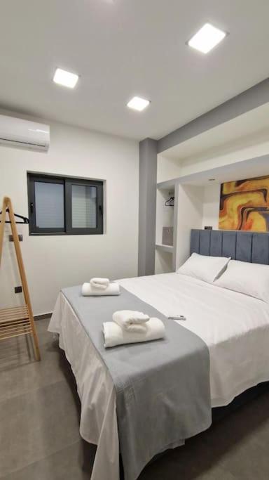 Faronita - Luxury Apt In The Heart Of Kalamata Ngoại thất bức ảnh