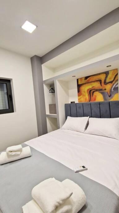 Faronita - Luxury Apt In The Heart Of Kalamata Ngoại thất bức ảnh