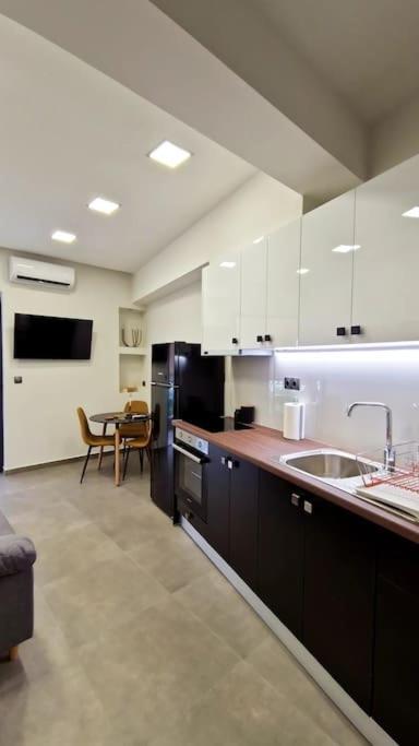 Faronita - Luxury Apt In The Heart Of Kalamata Ngoại thất bức ảnh