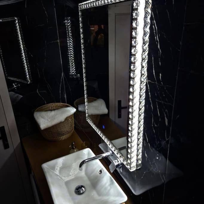 Faronita - Luxury Apt In The Heart Of Kalamata Ngoại thất bức ảnh